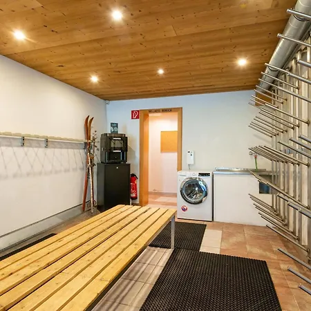 With Ski-storage